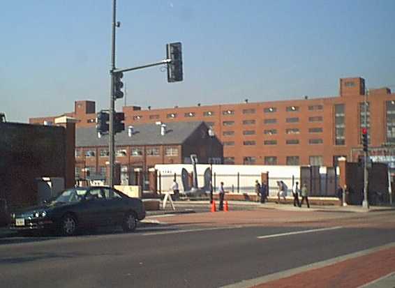 NavyYardEntrance.jpg (19980 bytes)